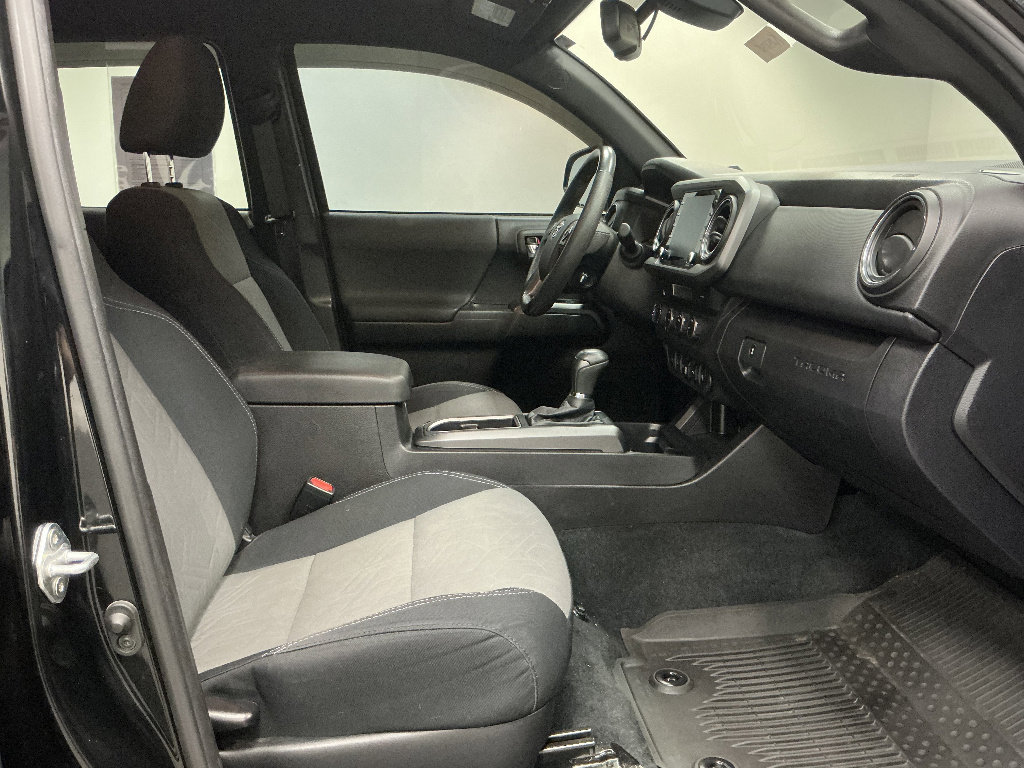 Used 2021 Toyota Tacoma TRD Off-Road w/ Technology Package AWD/4WD image 31