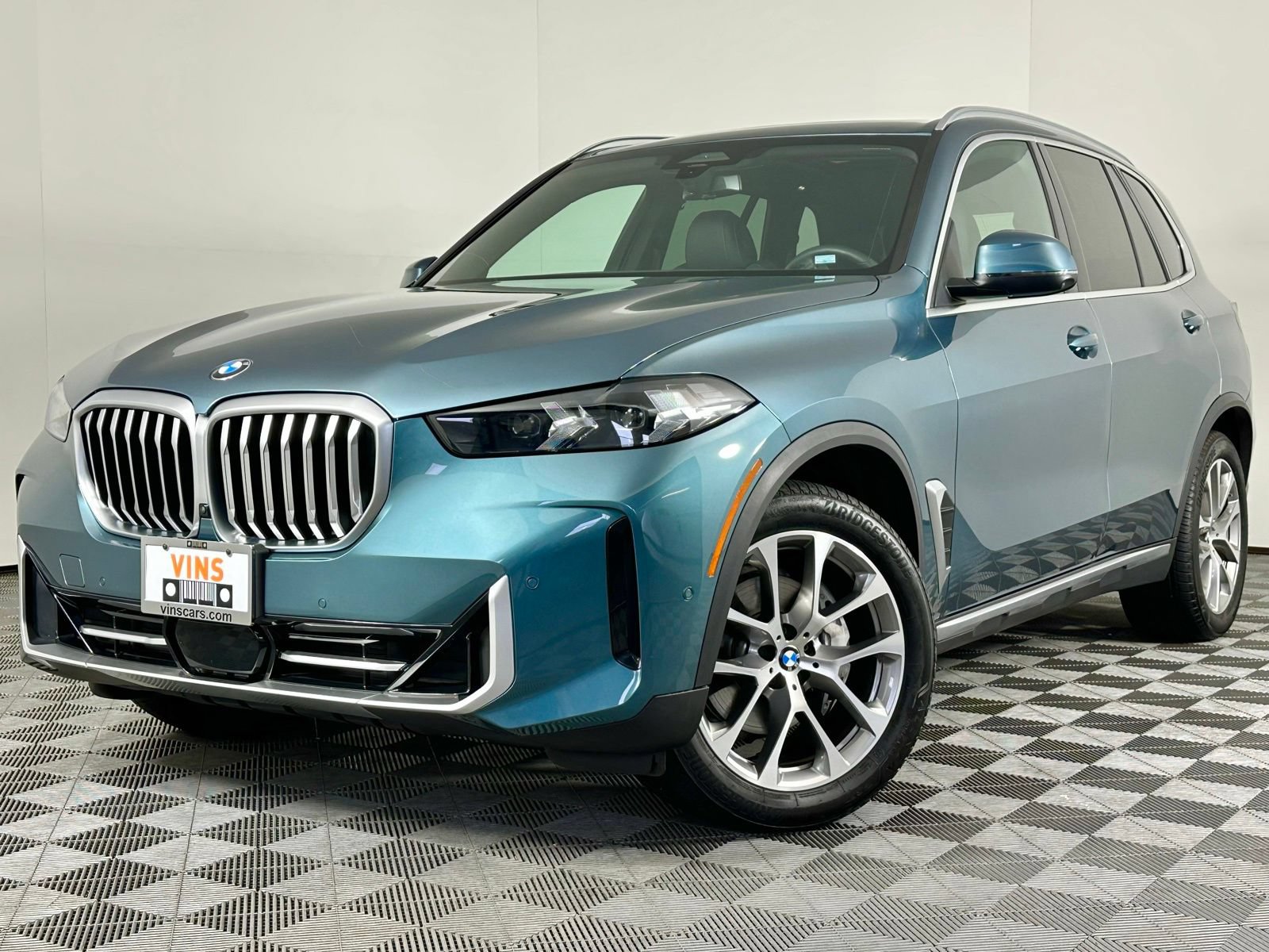 Used 2024 BMW X5 xDrive40i w/ Parking Assistance Package AWD/4WD image 35