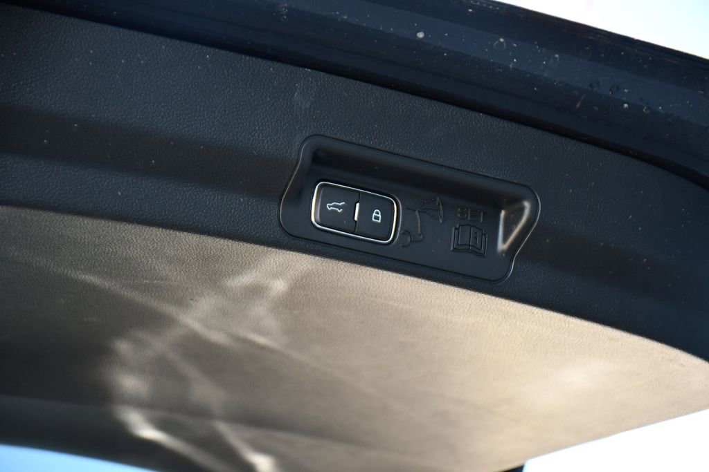 Used 2024 Ford Explorer XLT w/ Equipment Group 202A AWD/4WD image 22