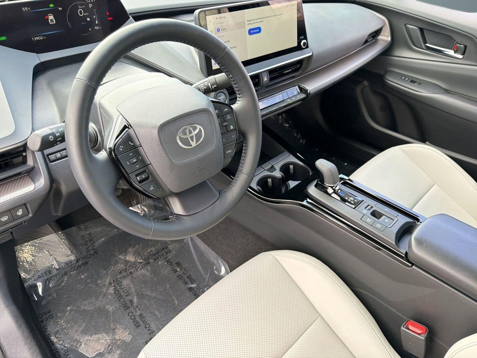 Used 2025 Toyota Prius XLE image 4