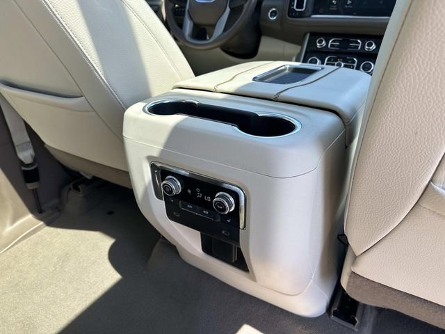 Used 2023 GMC Yukon XL Denali image 15