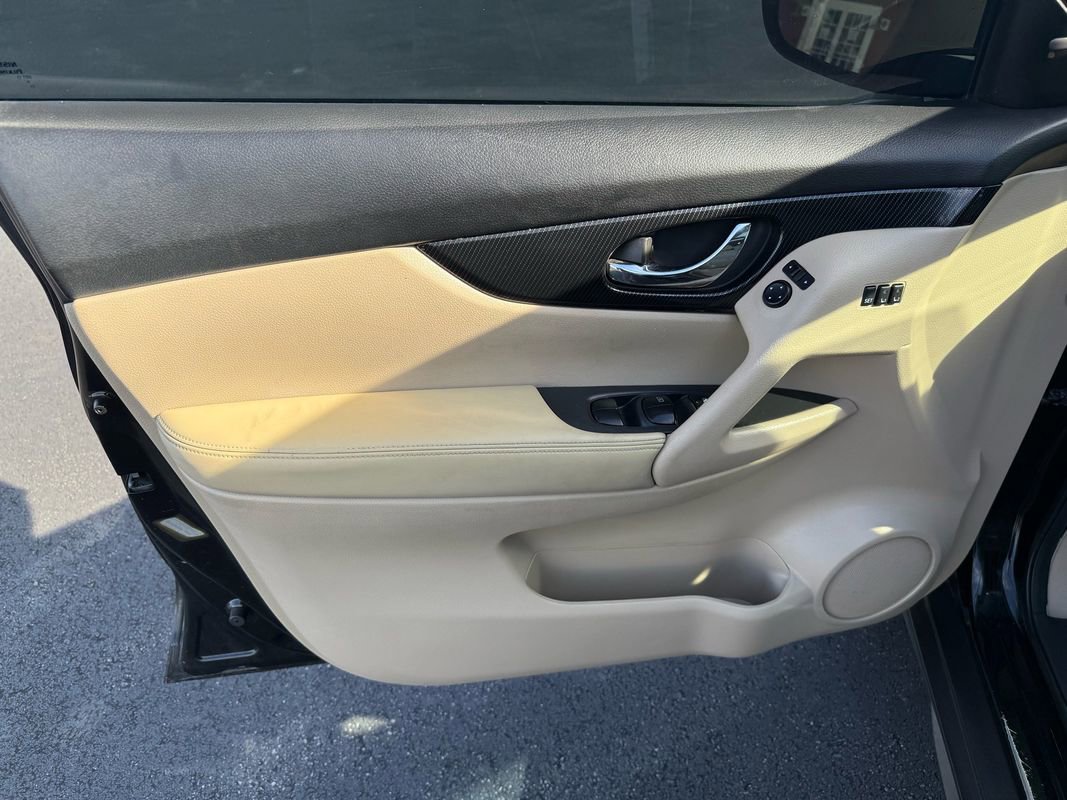 Used 2017 Nissan Rogue SL w/ SL Premium Package image 21