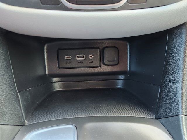 Used 2022 Chevrolet Equinox LT w/ LPO, Floor Liner Package image 23