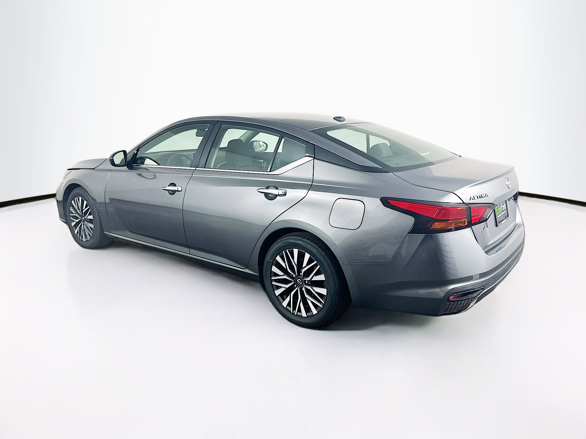 Used 2024 Nissan Altima 2.5 SV FWD image 5