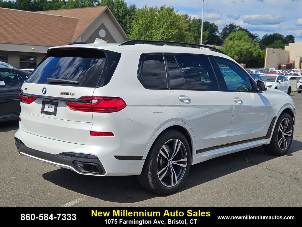 Used 2021 BMW X7 M50i image 4