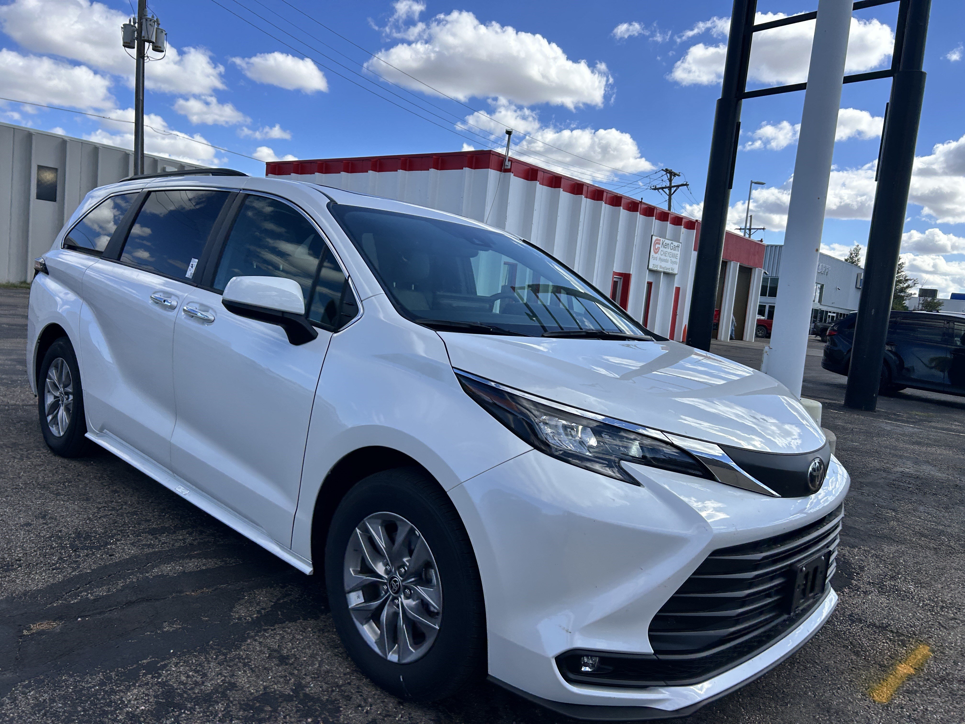 Certified 2026 Toyota Sienna XLE AWD/4WD image 7