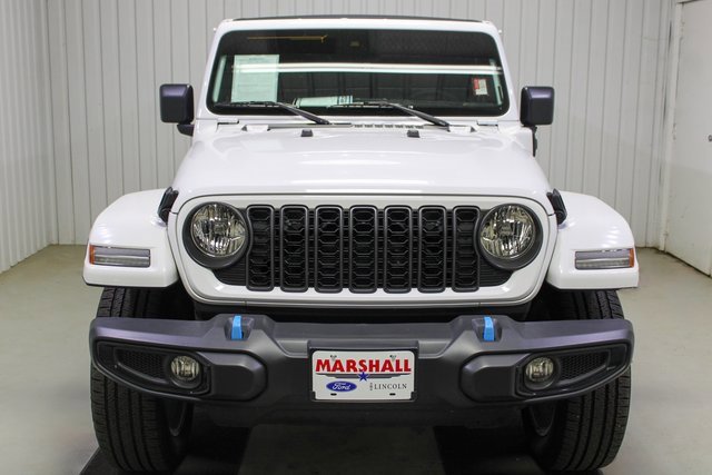 Used 2024 Jeep Wrangler Unlimited image 2