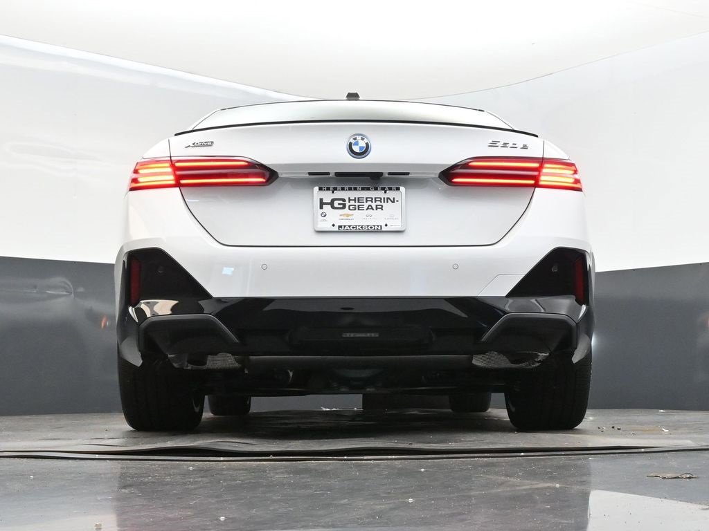 New 2026 BMW 550e xDrive w/ Executive Package image 42