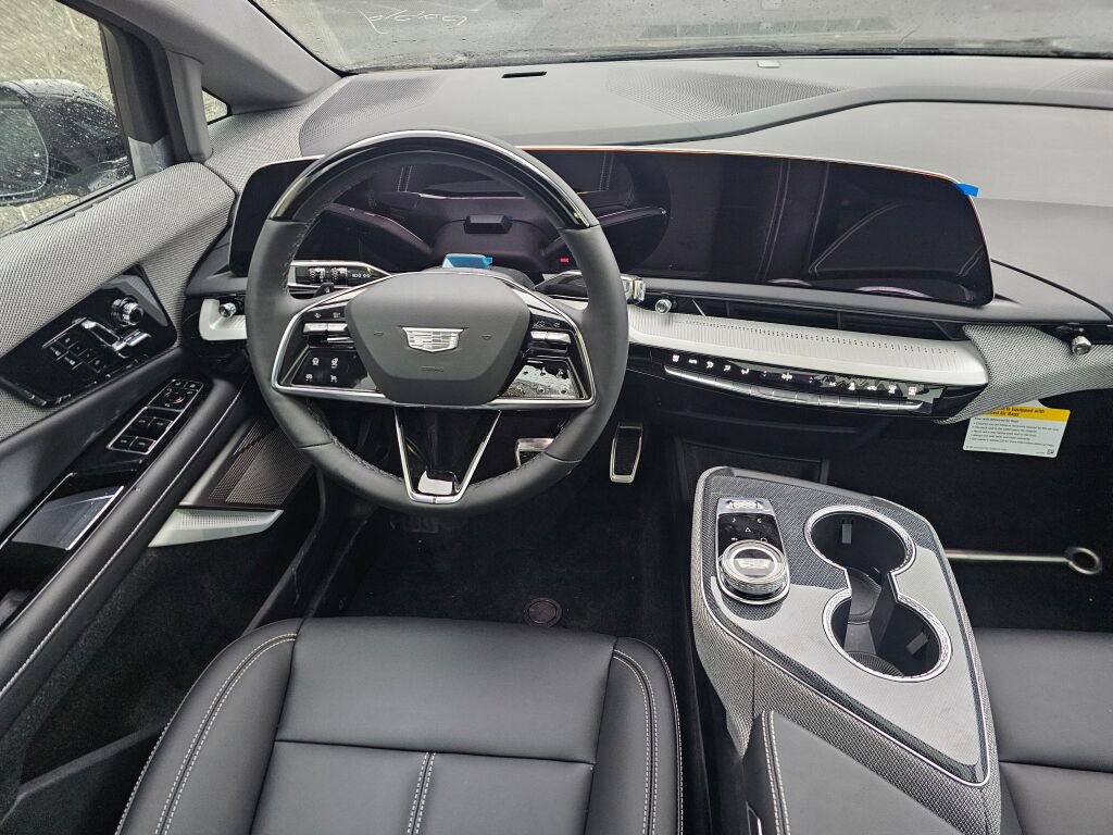 New 2026 Cadillac Optiq Luxury 1 image 24