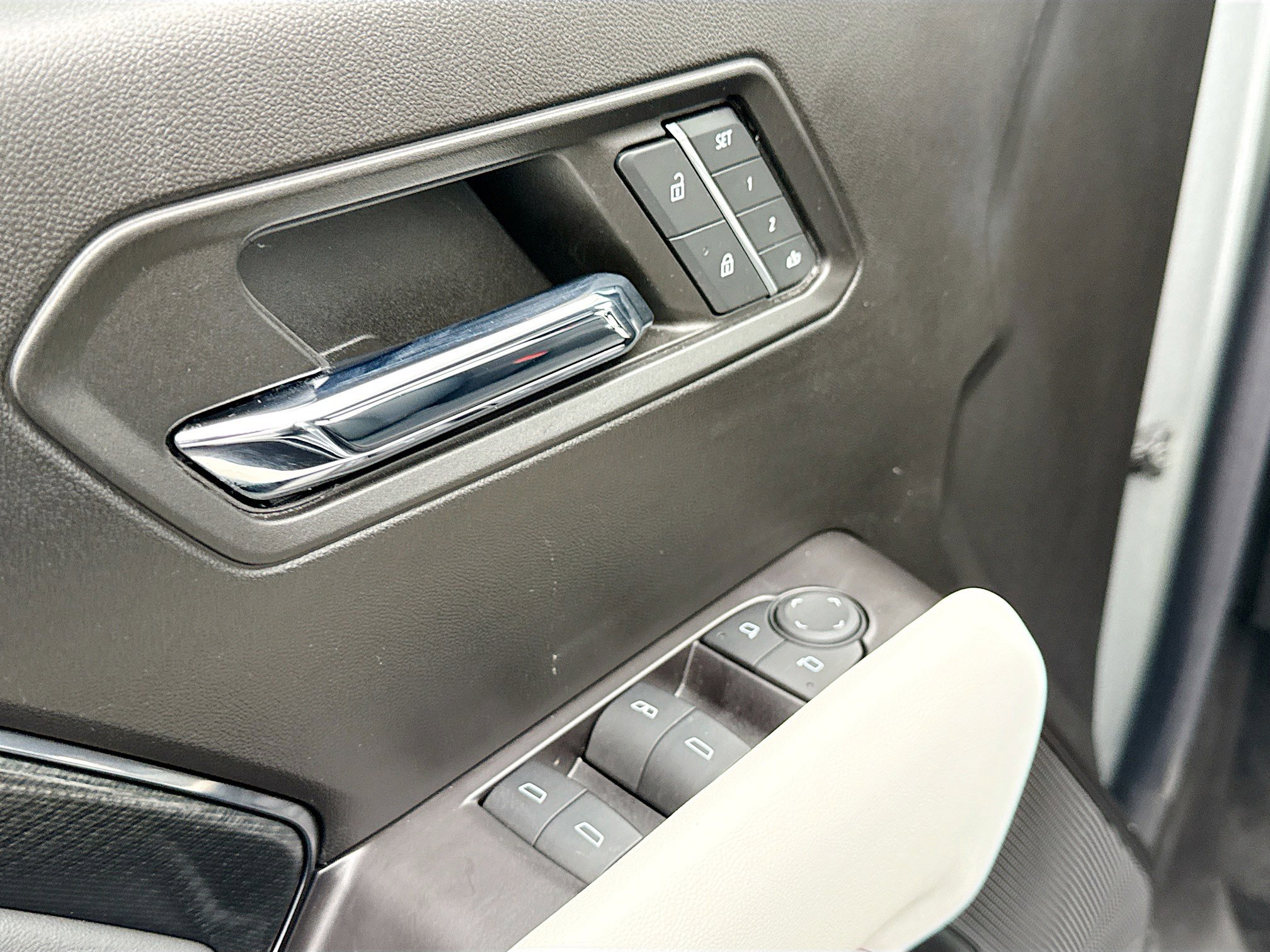 Used 2024 GMC Canyon AT4X image 8