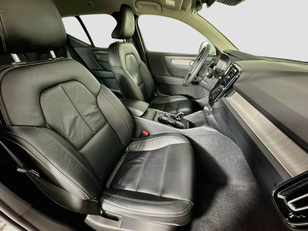 Used 2023 Volvo XC40 B5 Core w/ Convenience Package AWD/4WD image 29