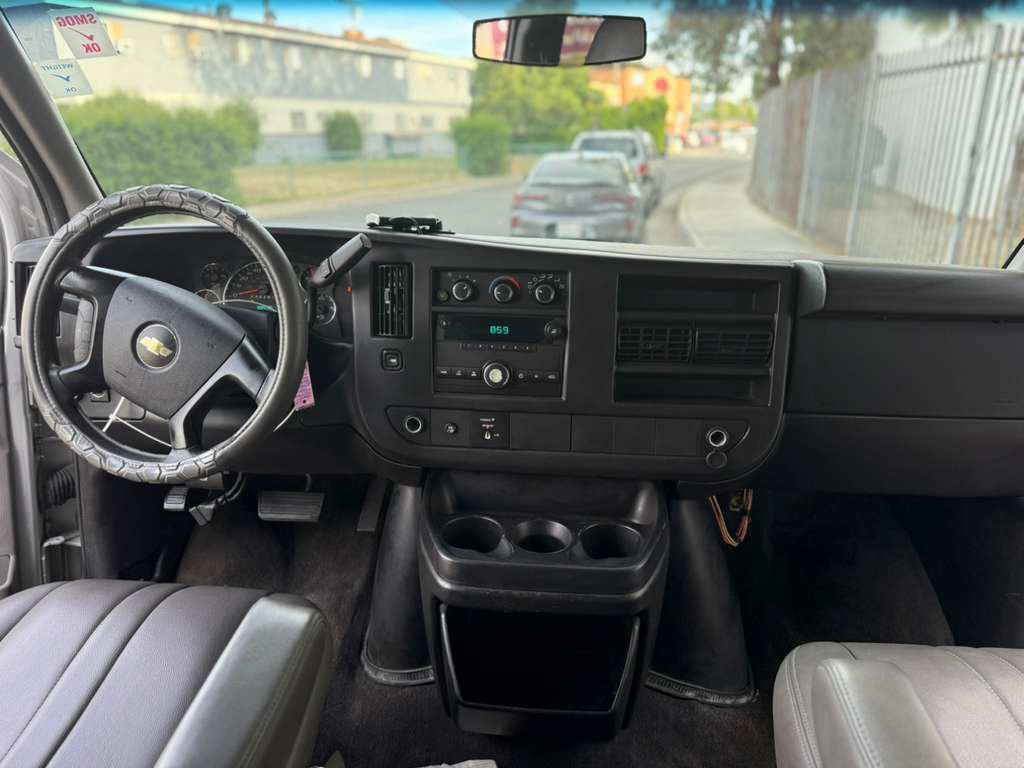 Used 2011 Chevrolet Express 3500 LS RWD image 21