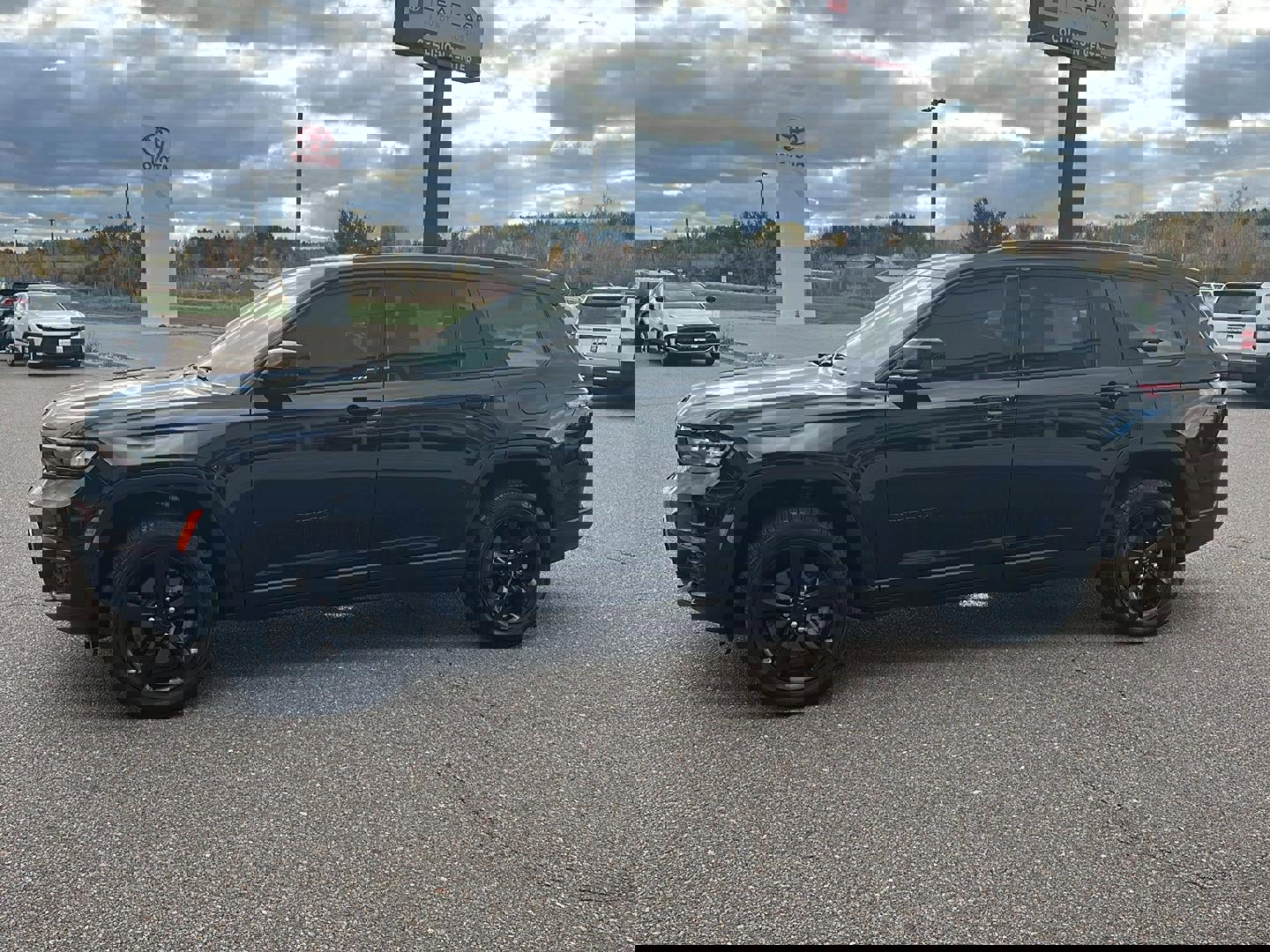 Used 2025 Jeep Grand Cherokee L Limited w/ Luxury Tech Group II image 8