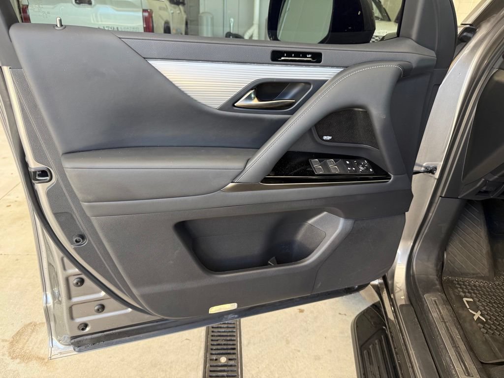 Used 2025 Lexus LX 600 F Sport w/ Accessory Package (2T) AWD/4WD image 31