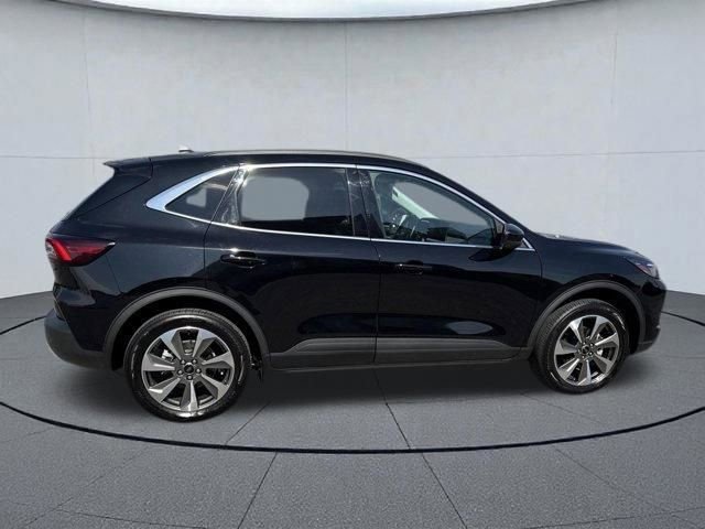 Used 2025 Ford Escape Platinum AWD/4WD image 3