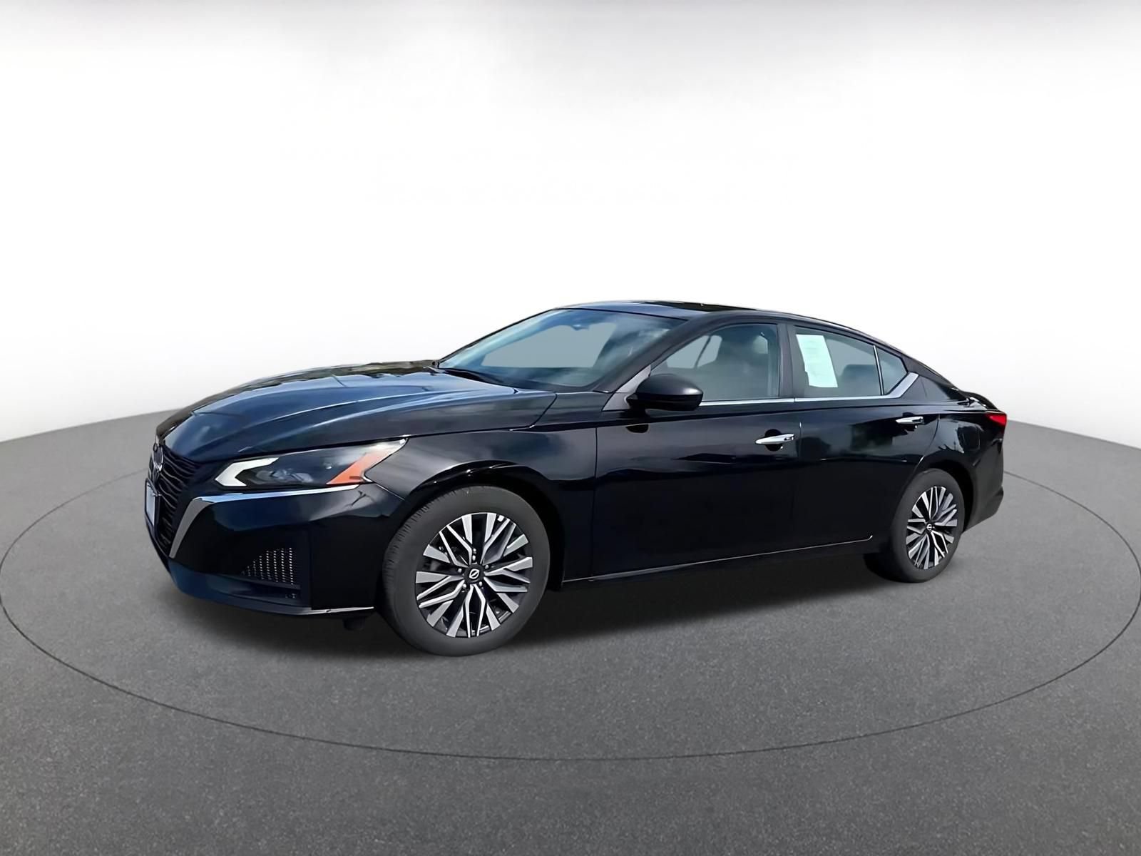 Used 2025 Nissan Altima 2.5 SV FWD image 6