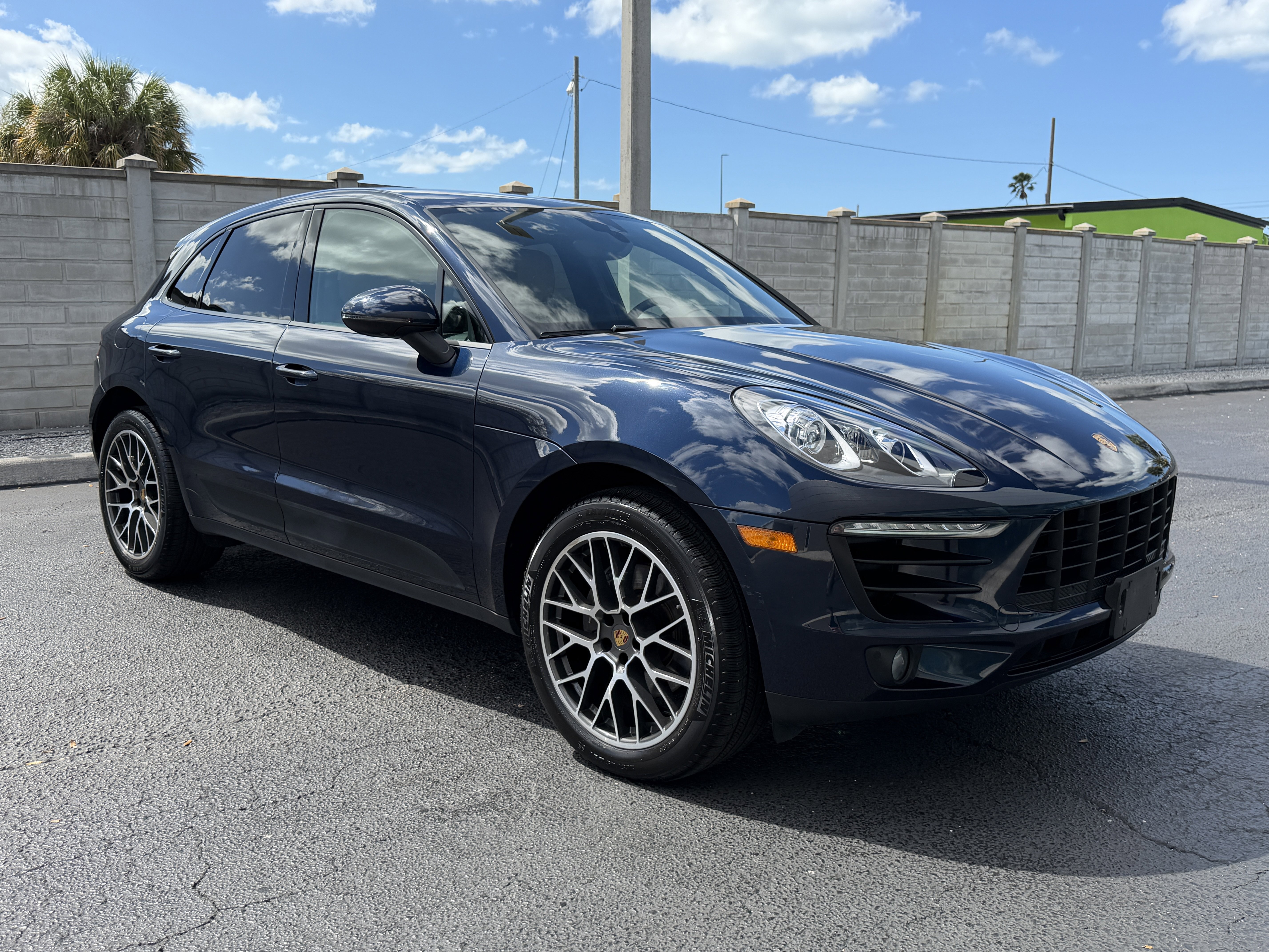 Certified 2018 Porsche Macan Sport Edition image 8