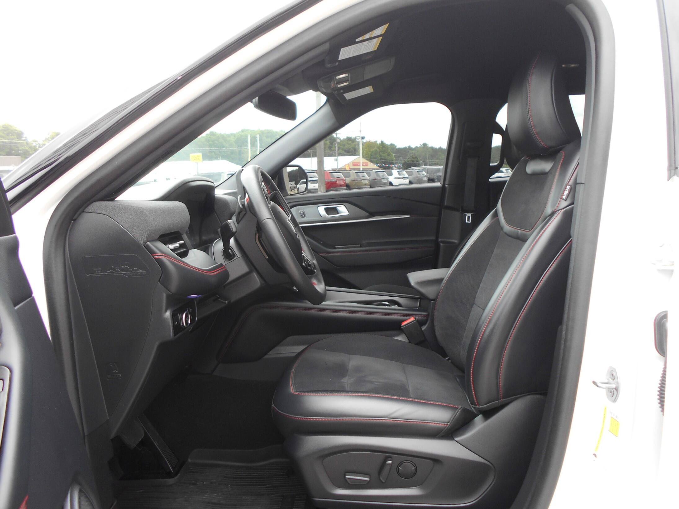 Used 2025 Ford Explorer ST AWD/4WD image 6