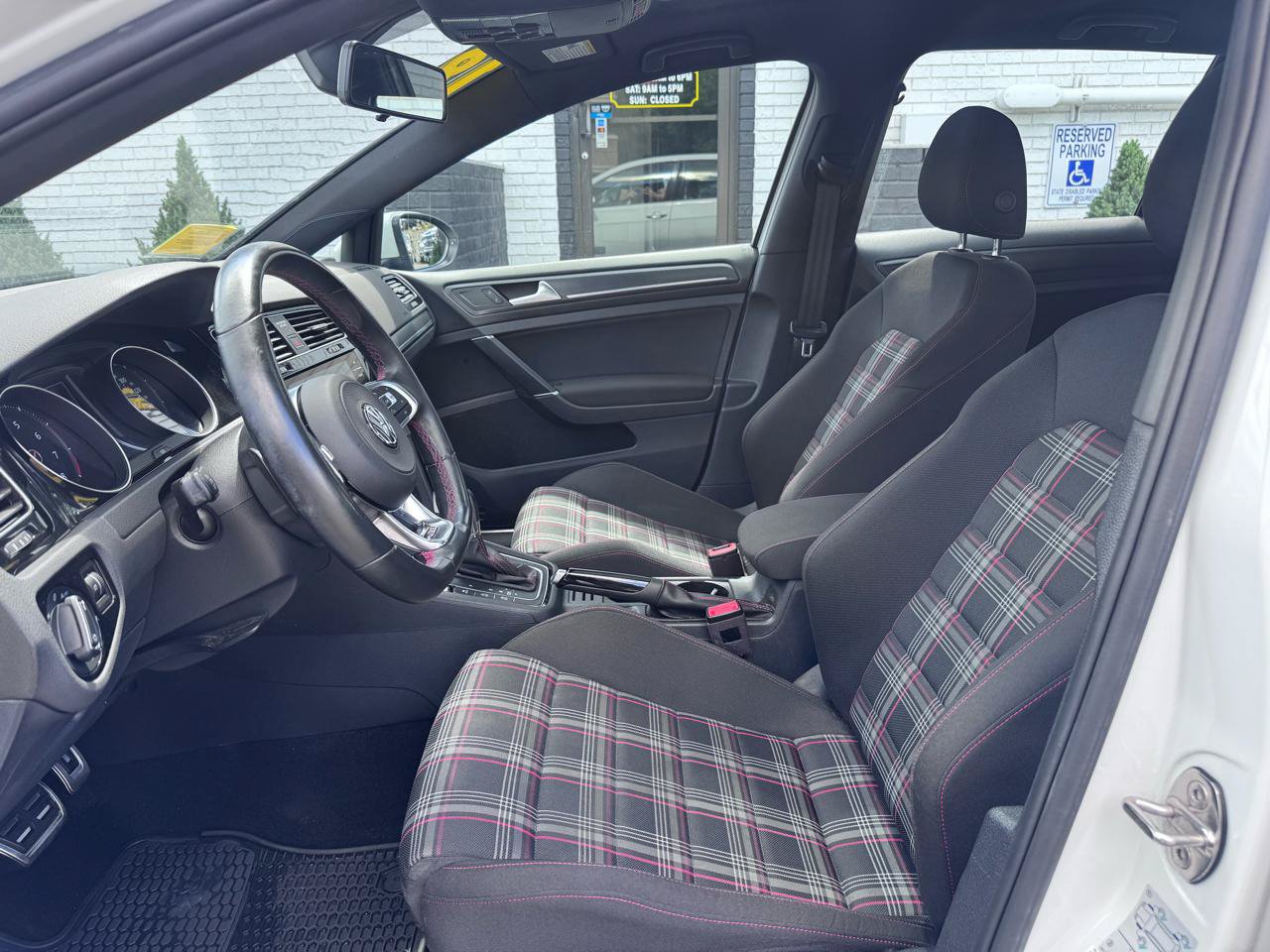 Used 2018 Volkswagen GTI SE FWD image 10