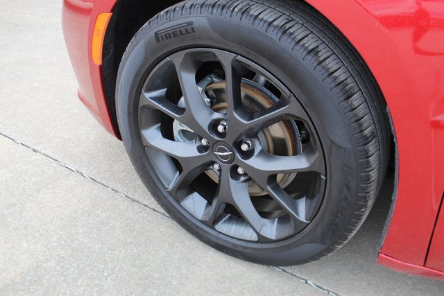 Used 2025 Chrysler Pacifica Limited image 3