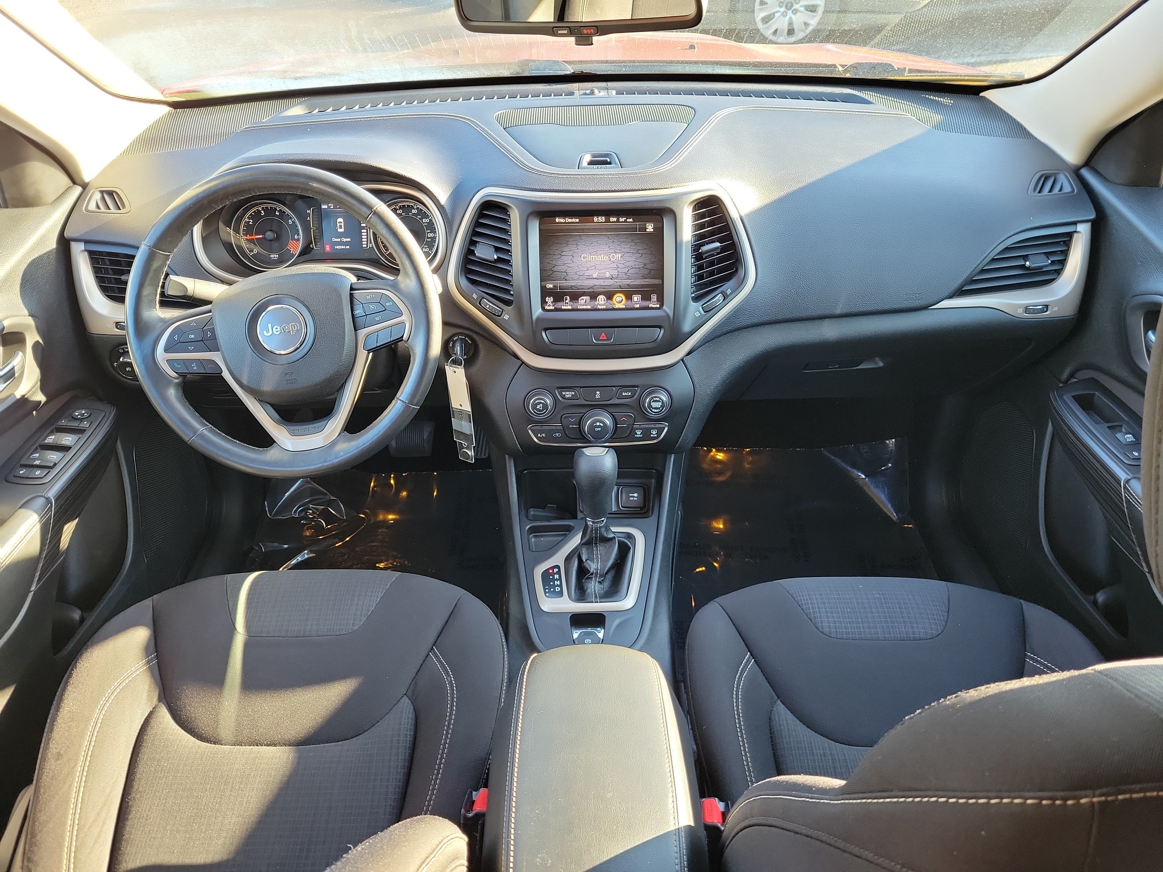 Used 2015 Jeep Cherokee Latitude w/ Cold Weather Group FWD image 10