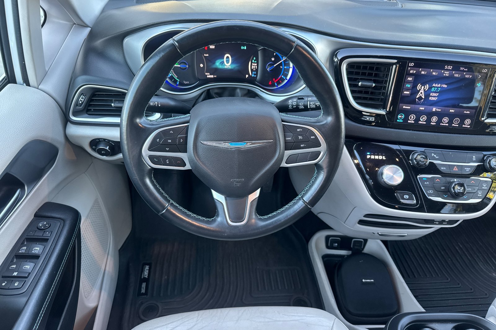 Used 2018 Chrysler Pacifica Touring-L FWD image 17