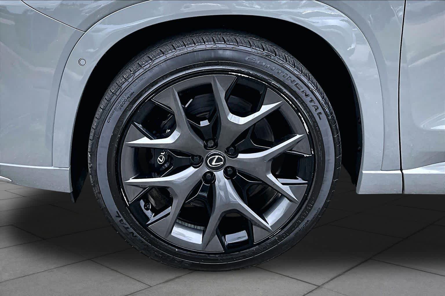 Used 2025 Lexus TX 500h AWD w/ Technology Package image 11