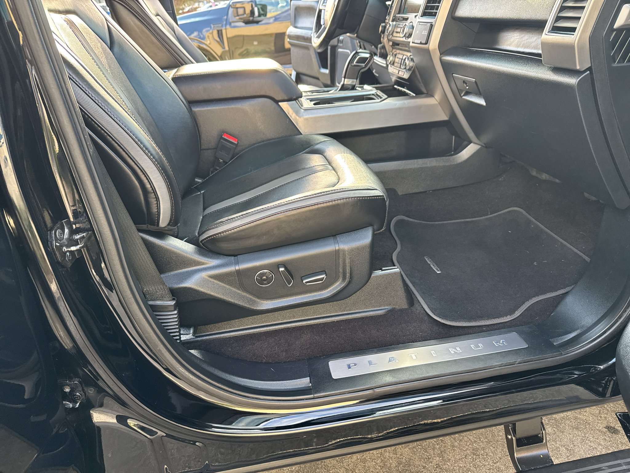 Used 2018 Ford F150 Platinum w/ Equipment Group 701A Luxury RWD image 26