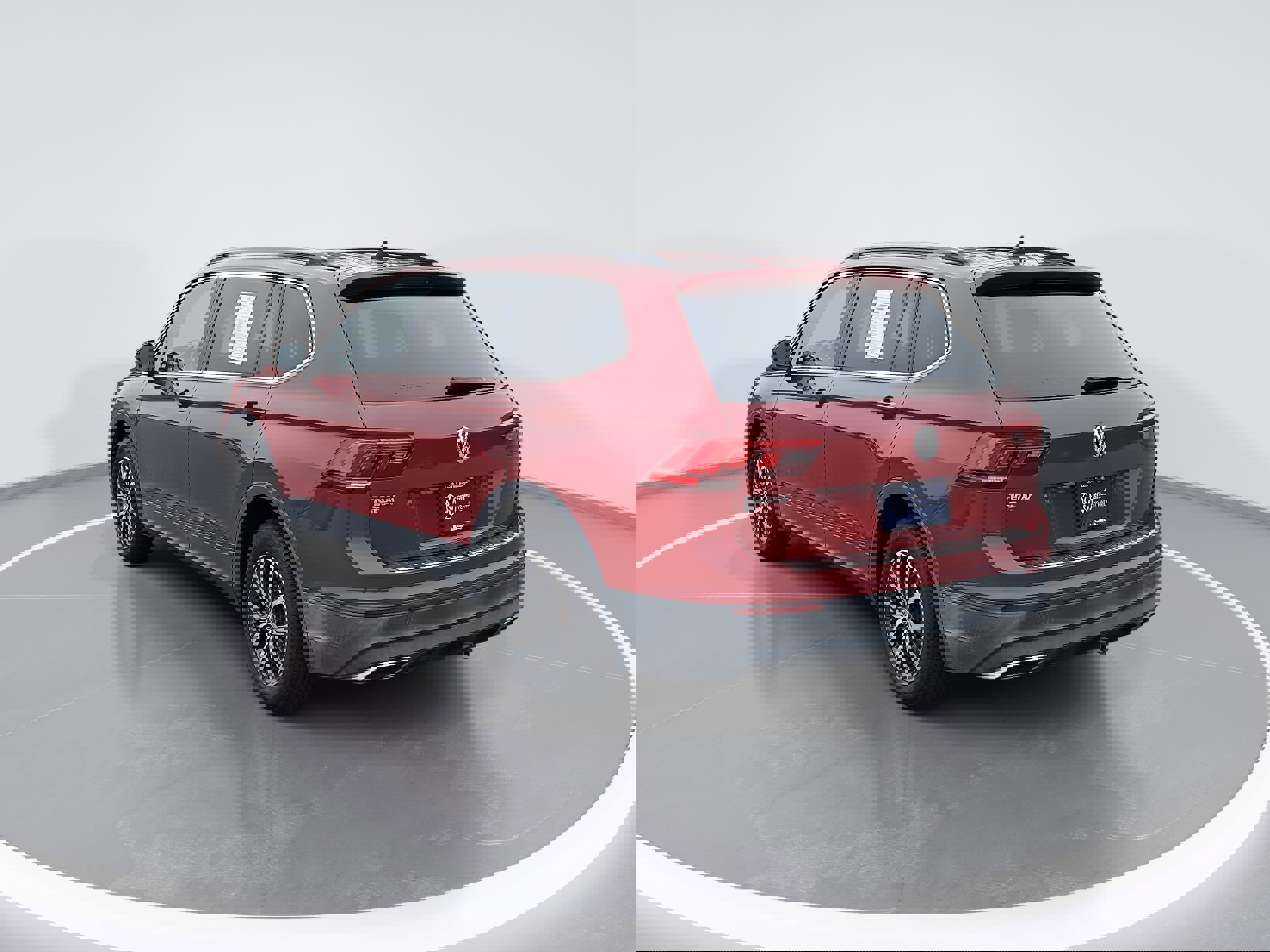 Certified 2019 Volkswagen Tiguan SE w/ Panoramic Sunroof Package image 5