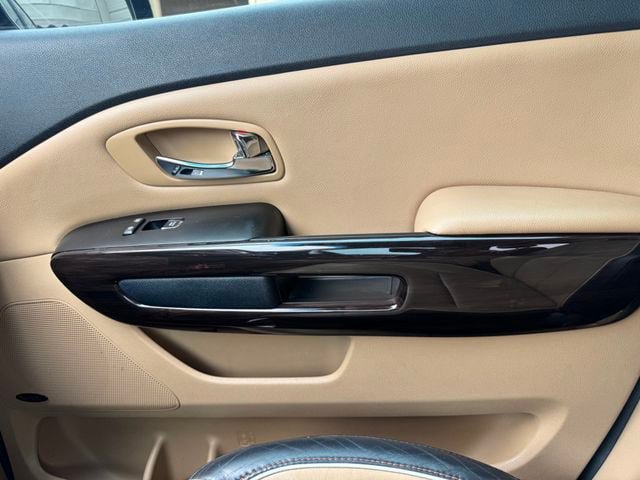 Used 2017 Kia Sedona SX Limited w/ Option Group 030 FWD image 16