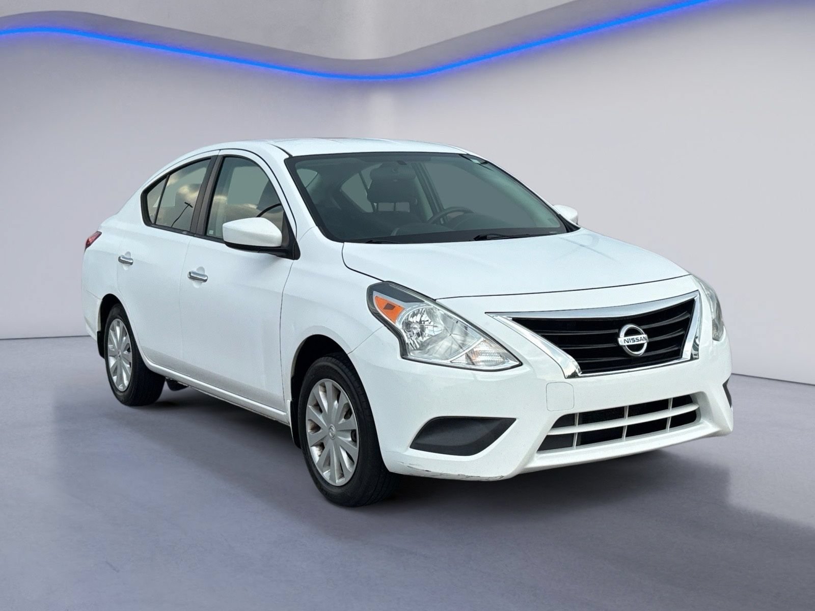 Used 2015 Nissan Versa SV FWD image 5
