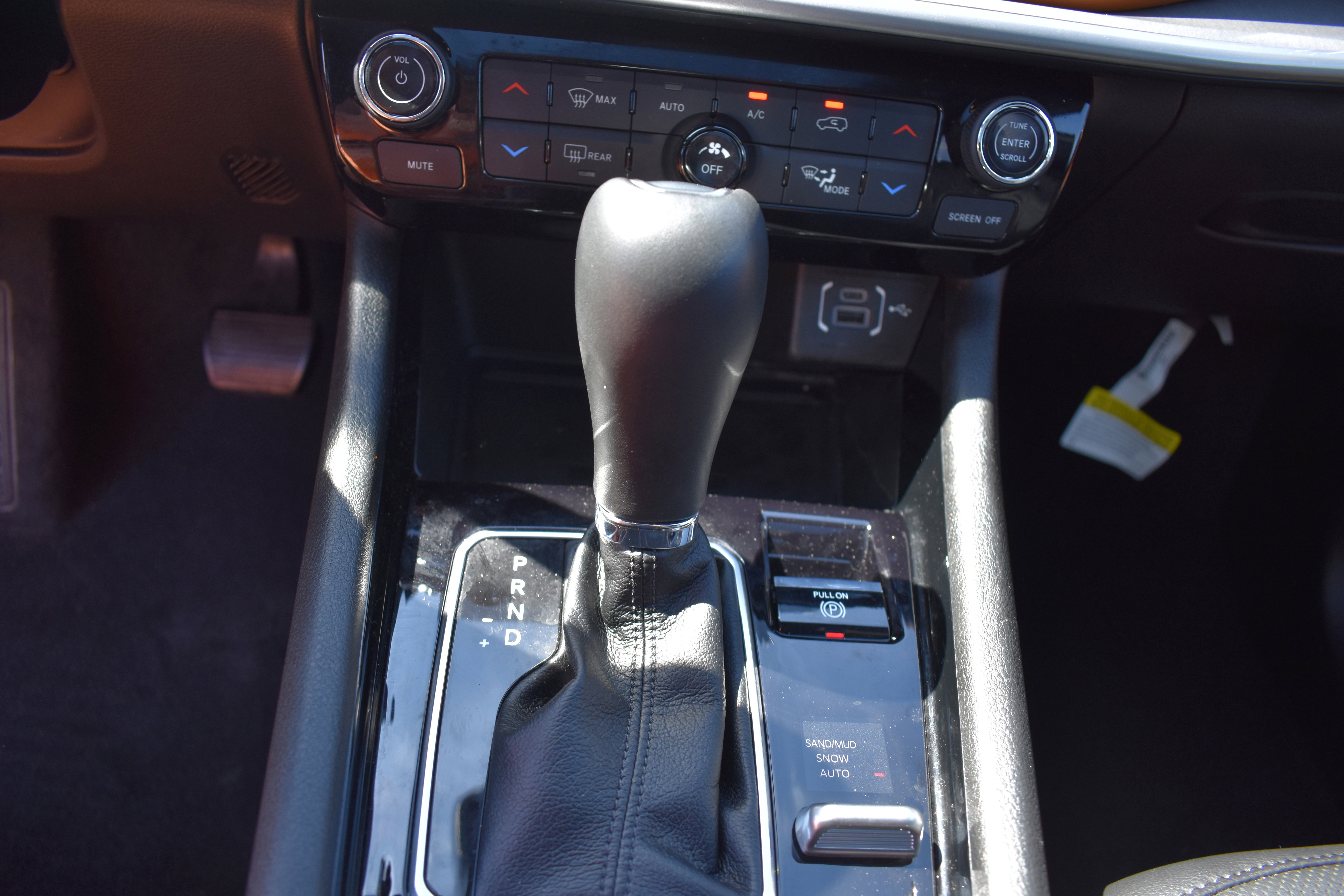 Used 2025 Jeep Compass Limited w/ Elite Group image 22