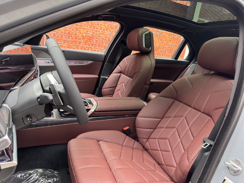 New 2026 BMW 750e xDrive AWD/4WD image 22