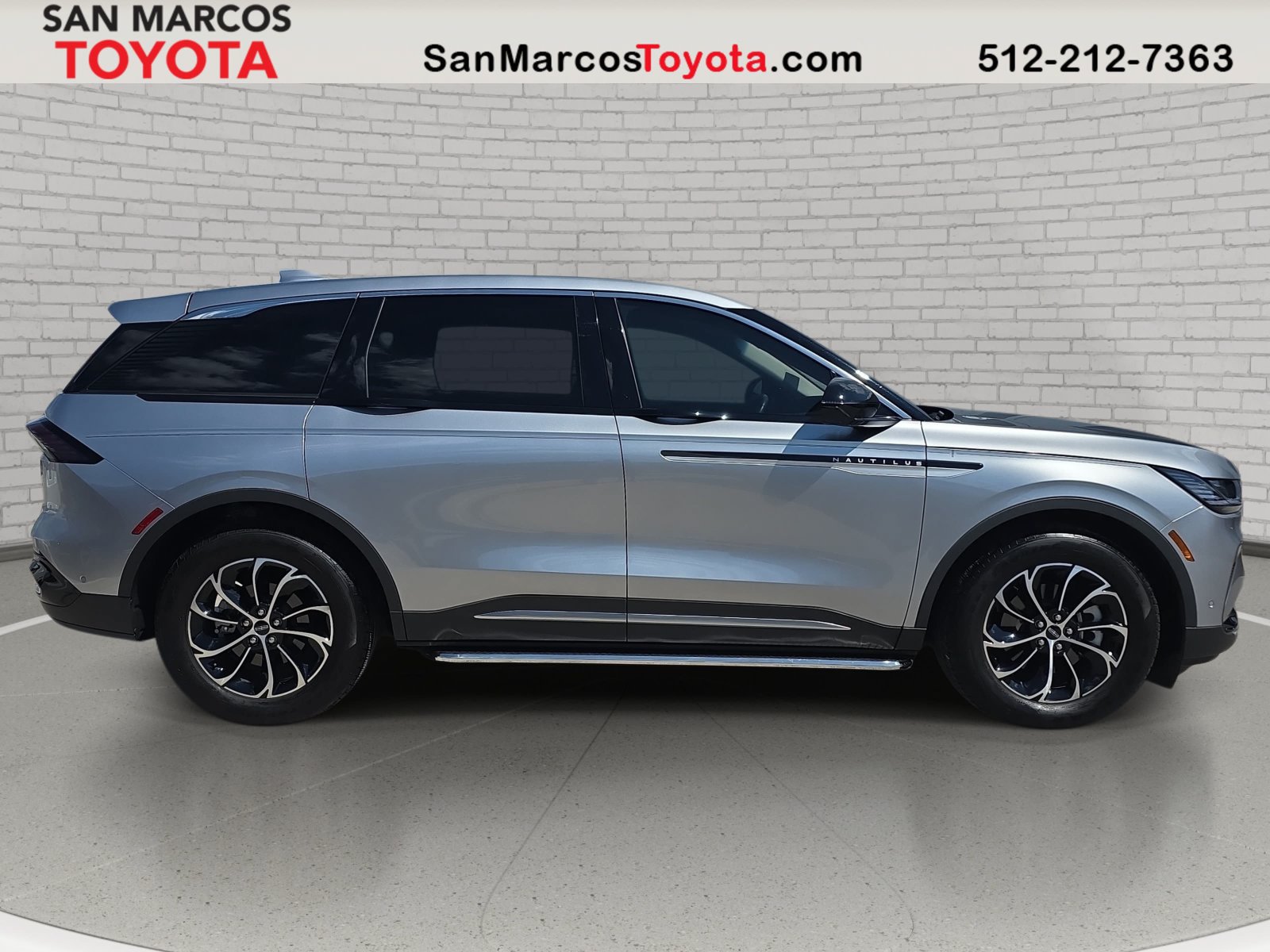 Used 2024 Lincoln Nautilus Premier AWD/4WD image 5