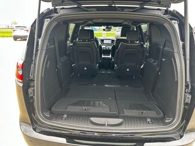 New 2026 Chrysler Pacifica Limited image 29