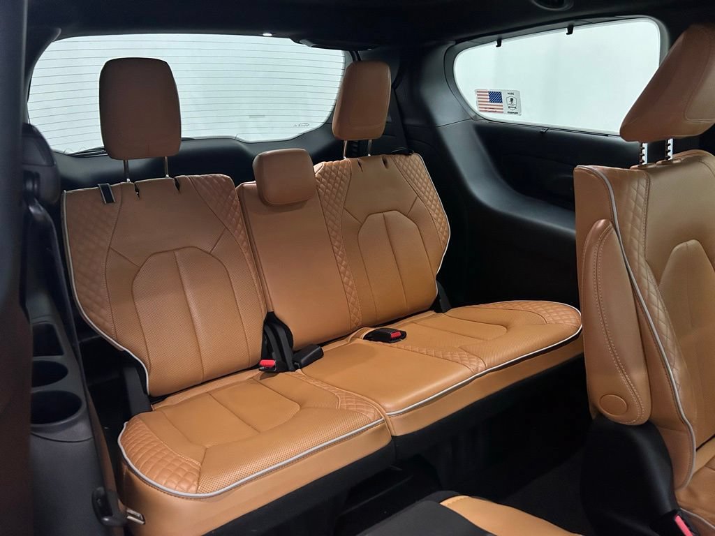 Certified 2022 Chrysler Pacifica Pinnacle AWD/4WD image 16