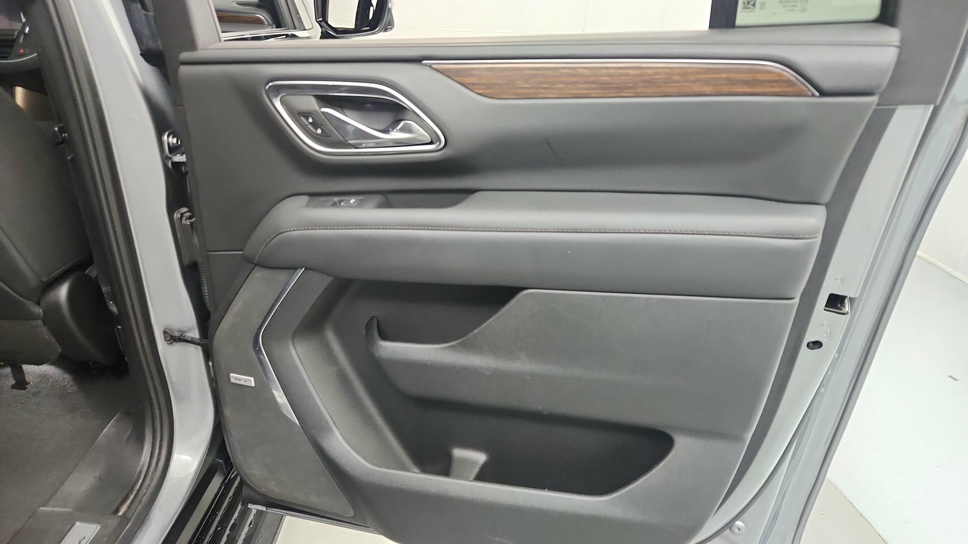 Used 2023 Chevrolet Suburban High Country AWD/4WD image 25
