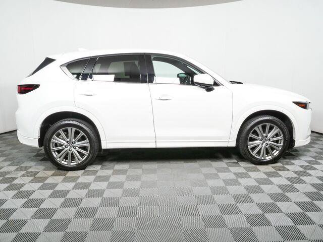 Used 2022 MAZDA CX-5 Signature AWD/4WD image 2
