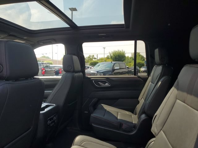 Certified 2022 Chevrolet Suburban RST w/ Luxury Package AWD/4WD image 9