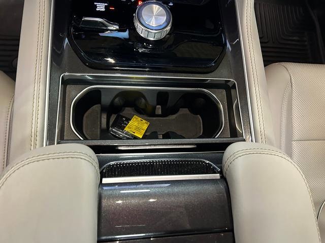 Used 2024 Jeep Wagoneer L 4WD w/ Premium Group I image 17