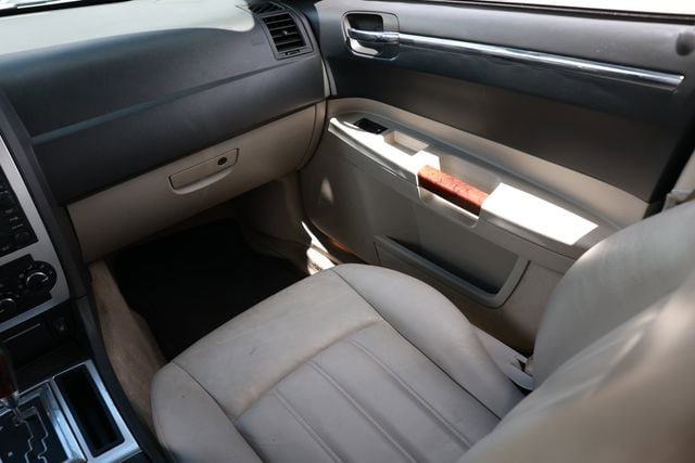 Used 2006 Chrysler 300 C w/ Protection Group II RWD image 25