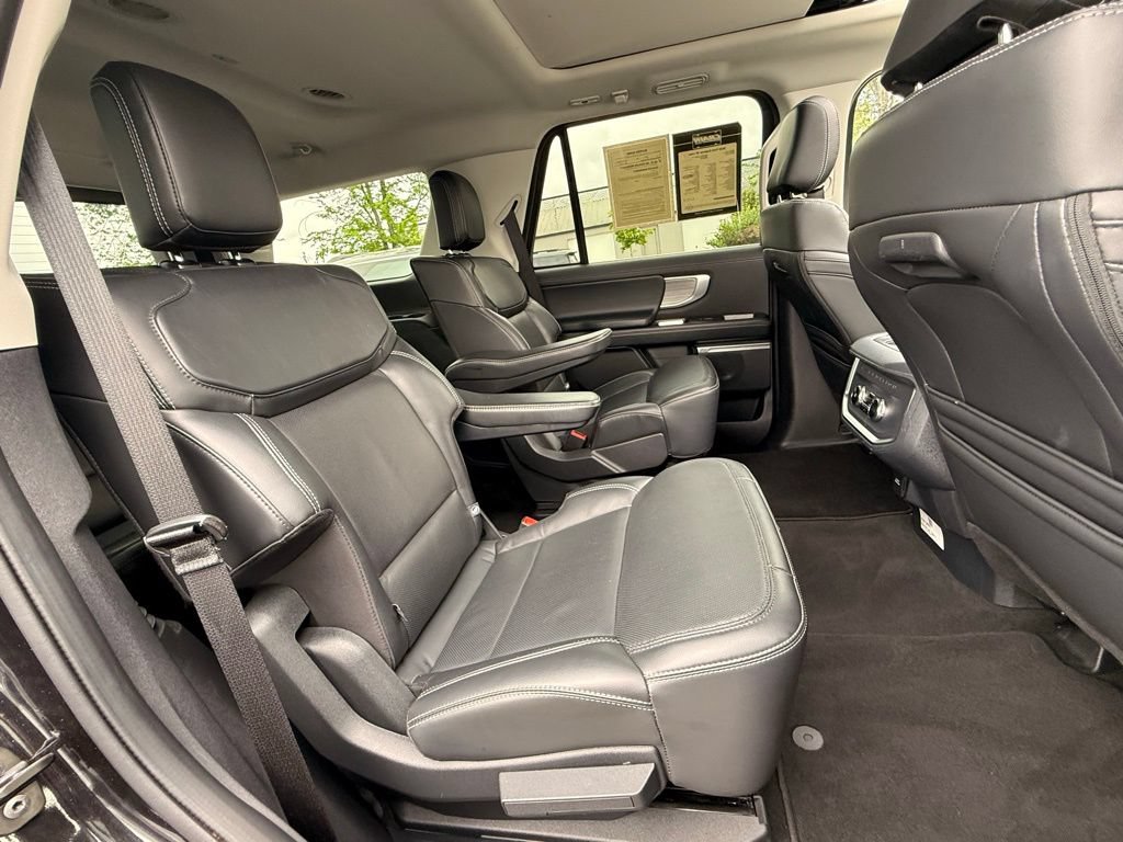 Used 2025 Ford Expedition Platinum AWD/4WD image 41
