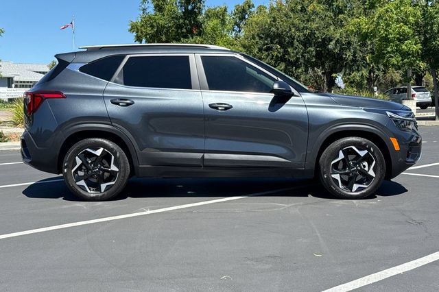 Certified 2025 Kia Seltos EX w/ EX Sunroof Package FWD image 3