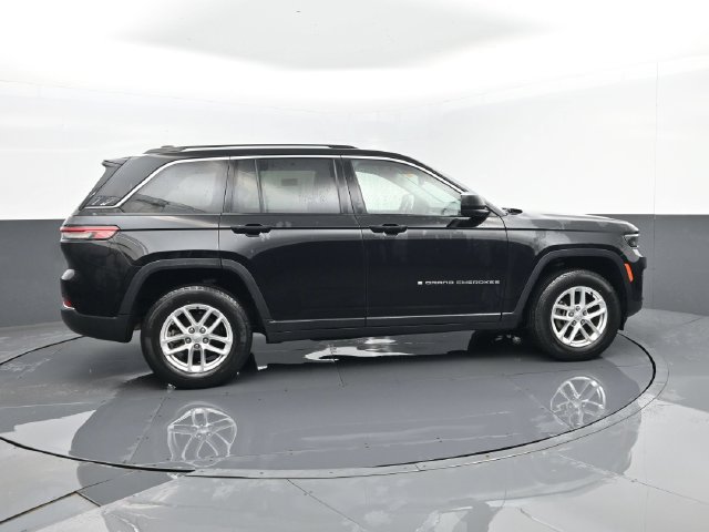 Used 2023 Jeep Grand Cherokee Laredo w/ Luxury Tech Group I AWD/4WD image 4