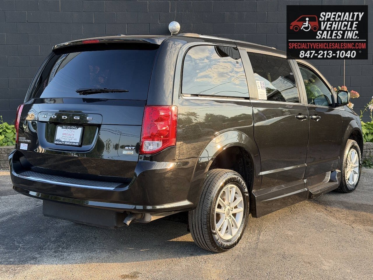 Used 2018 Dodge Grand Caravan SXT FWD image 6