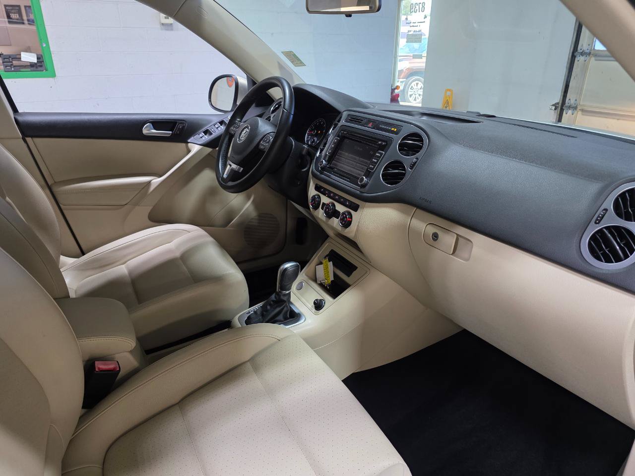 Used 2014 Volkswagen Tiguan SEL FWD image 25