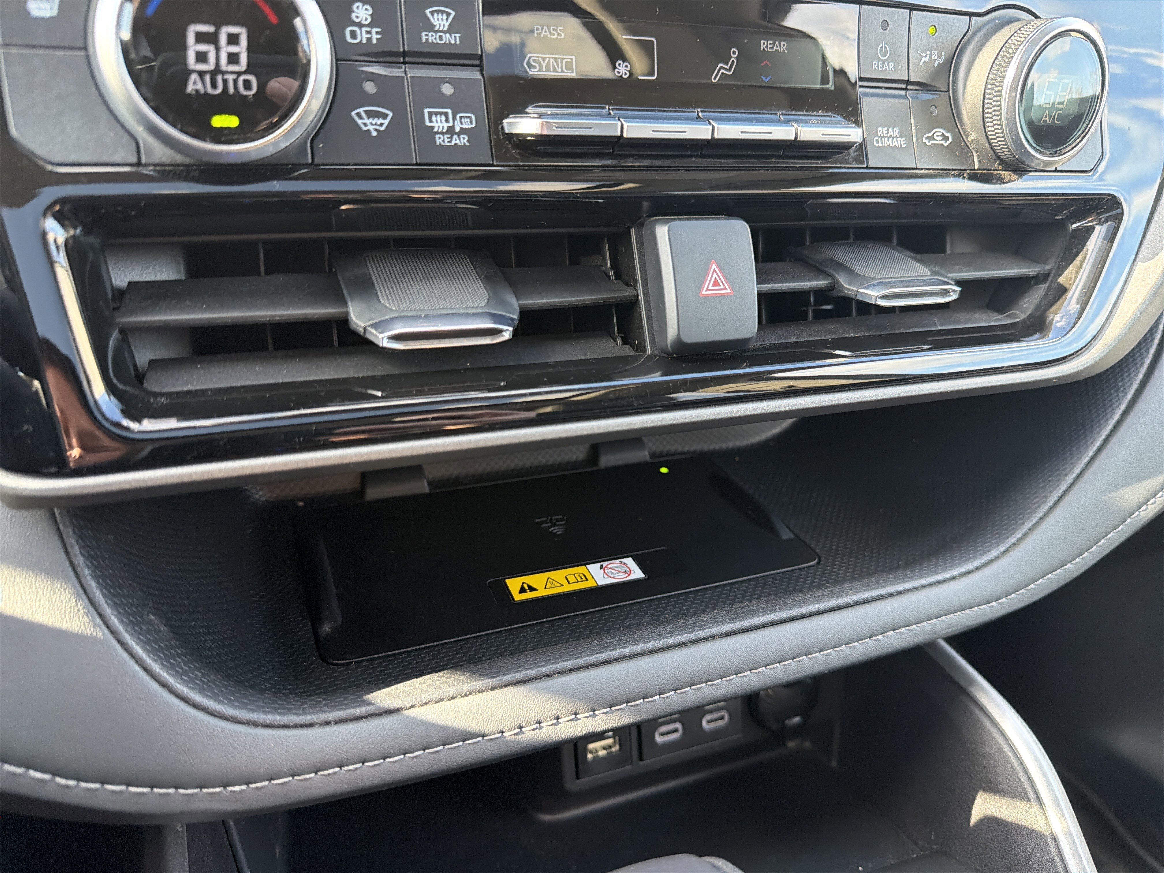 Used 2023 Toyota Highlander XLE AWD/4WD image 36