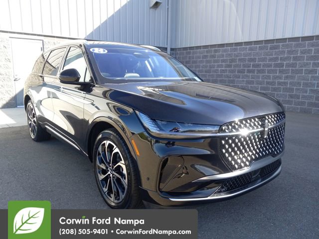 Used 2024 Lincoln Nautilus Reserve image 1