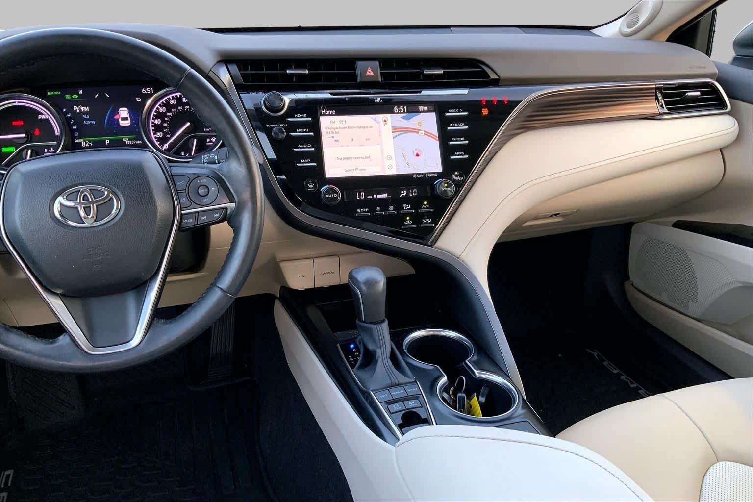 Used 2020 Toyota Camry XLE w/ Sunroof Package FWD image 7