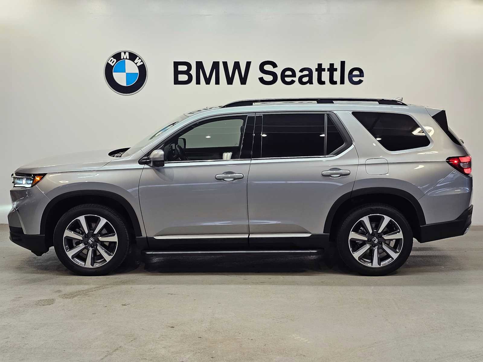 Used 2023 Honda Pilot Elite image 3